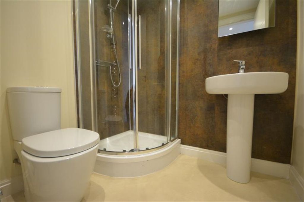 Property photo 3 of 7 En Suite