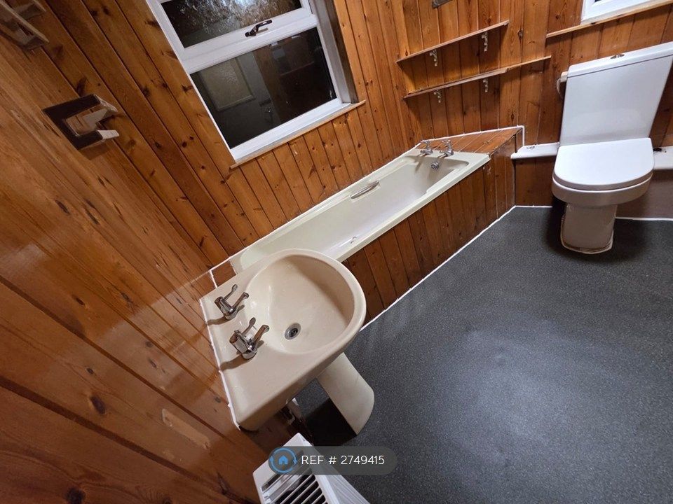 Property photo 3 of 14 Bathroom