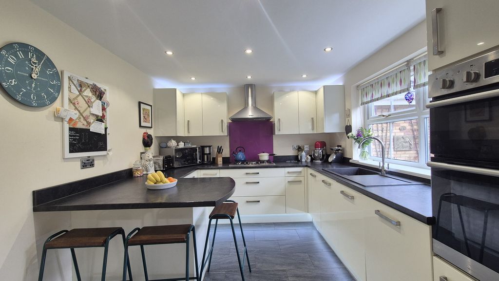 Property photo 3 of 26