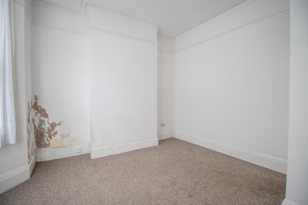 Property photo 3 of 10 Lounge/Bedroom