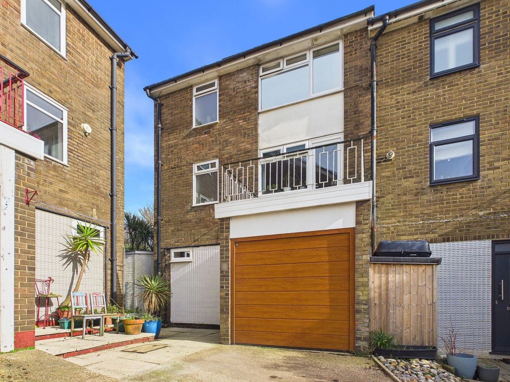 Property photo 2 of 39