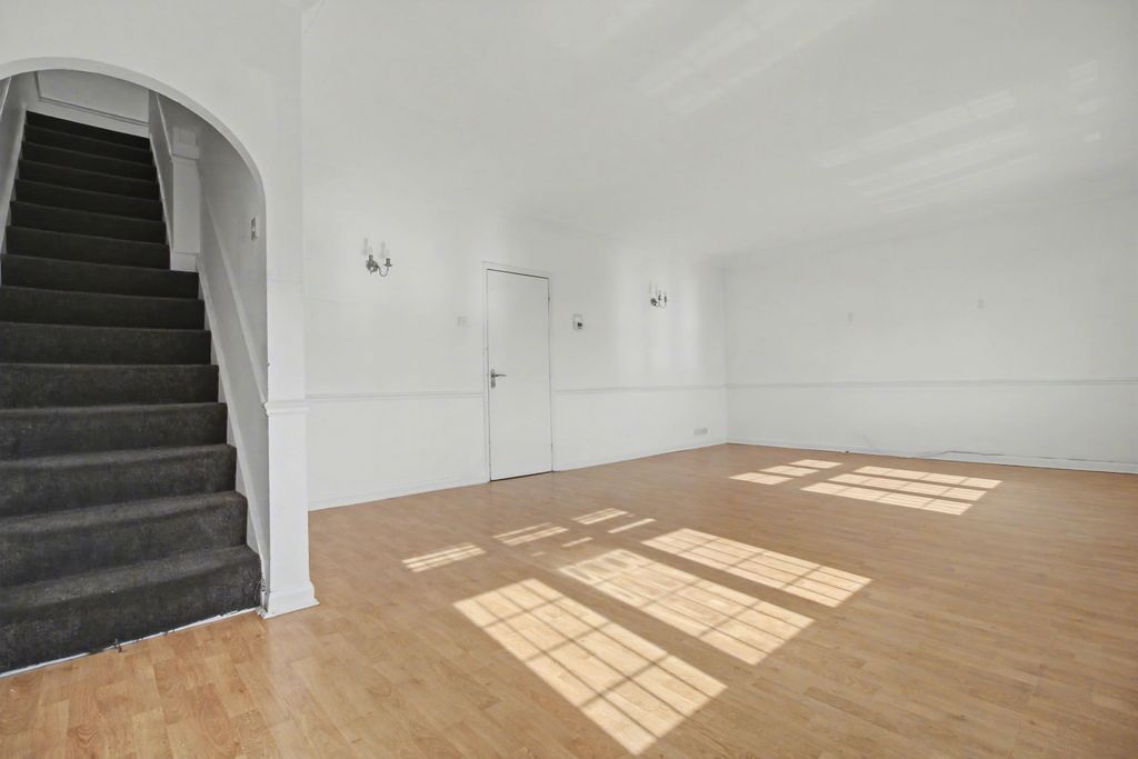 Property photo 2 of 13 Gallery