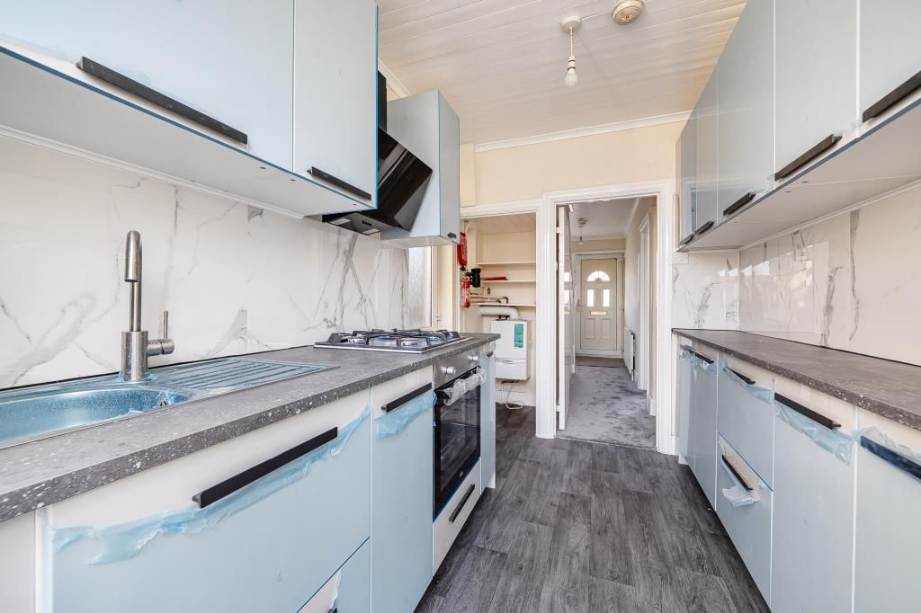 Property photo 3 of 18 Kitchen