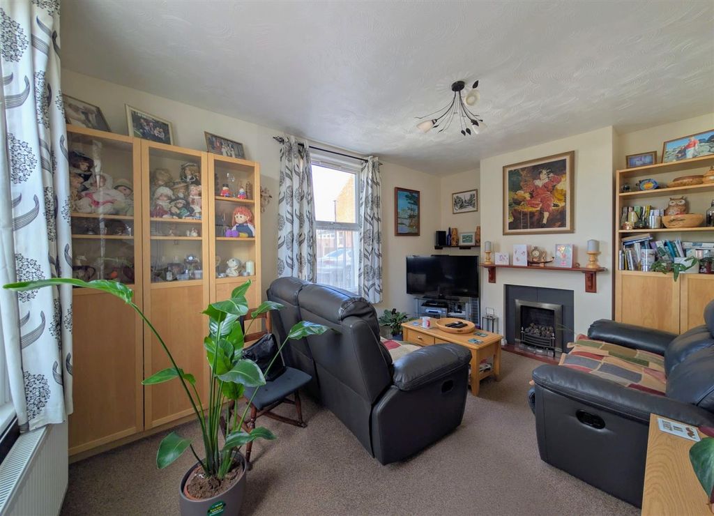 Property photo 2 of 11