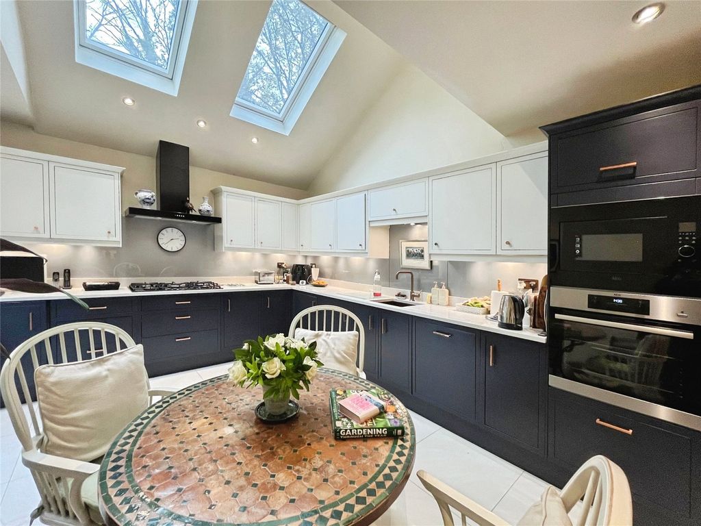 Property photo 3 of 18 Kitchen