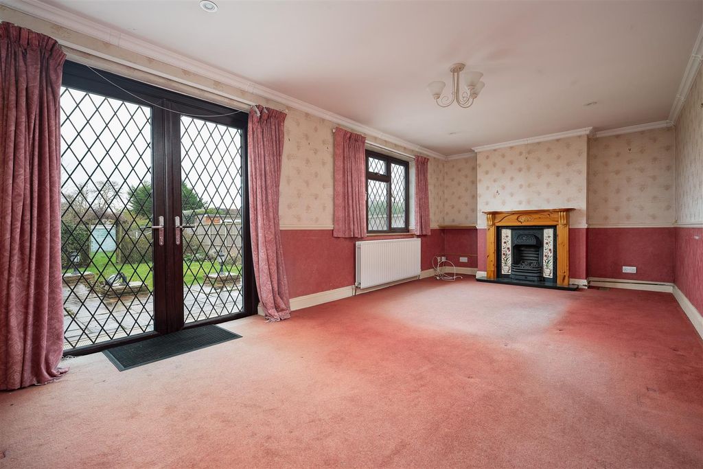 Property photo 2 of 20 Living Room