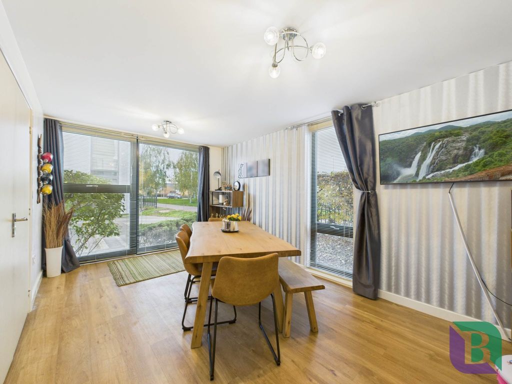 Property photo 2 of 27