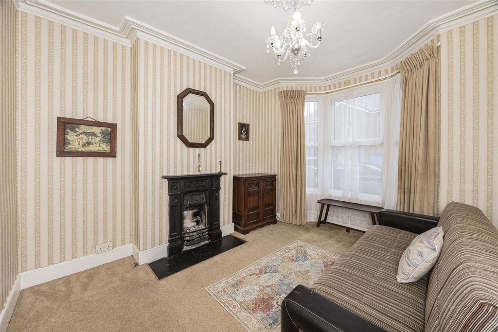 Property photo 2 of 20 13