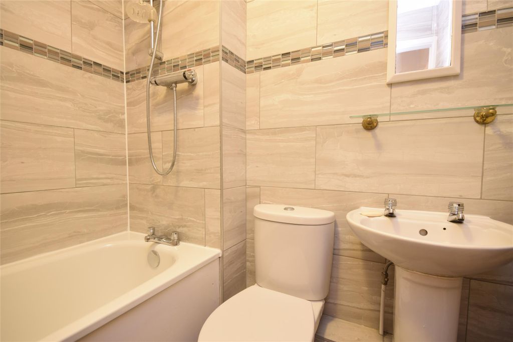 Property photo 2 of 6 Bathroom