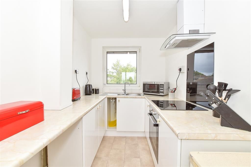 Property photo 3 of 7 Kitchen