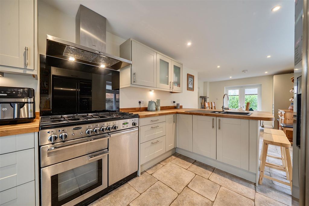 Property photo 3 of 15 Kitchen