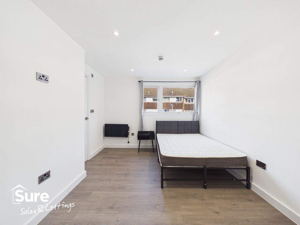 Property photo 2 of 20 5522512
