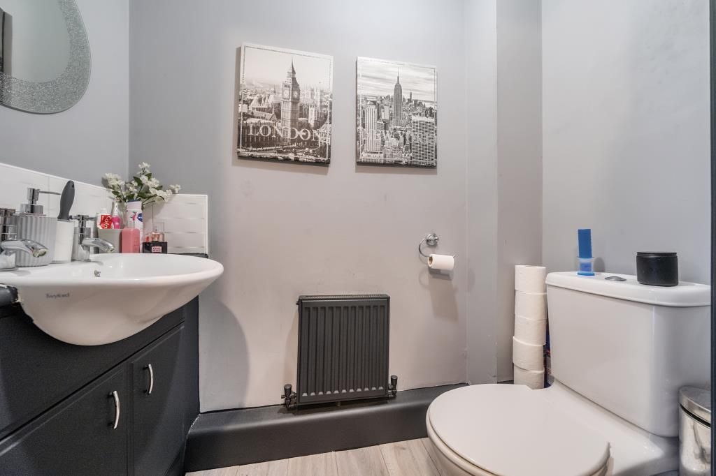 Property photo 2 of 15 Bathroom