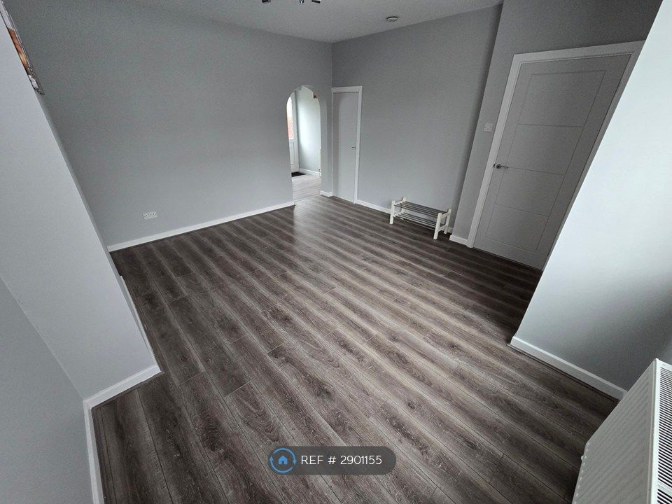 Property photo 3 of 18 Living Room