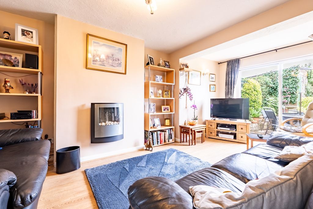 Property photo 3 of 19 Dsc08168-Hdr