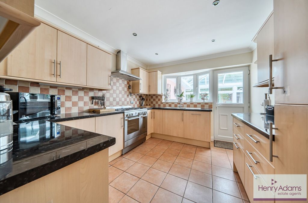 Property photo 3 of 21