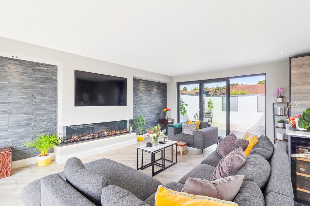 Property photo 3 of 36