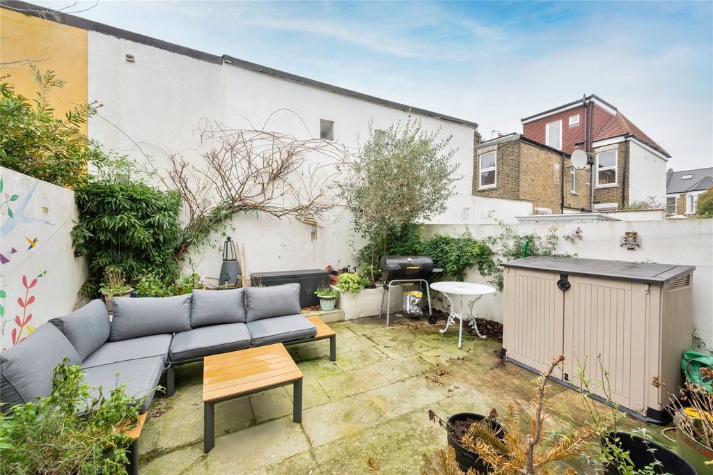 Property photo 2 of 8 Picture No. 29