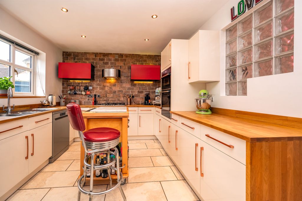 Property photo 3 of 19