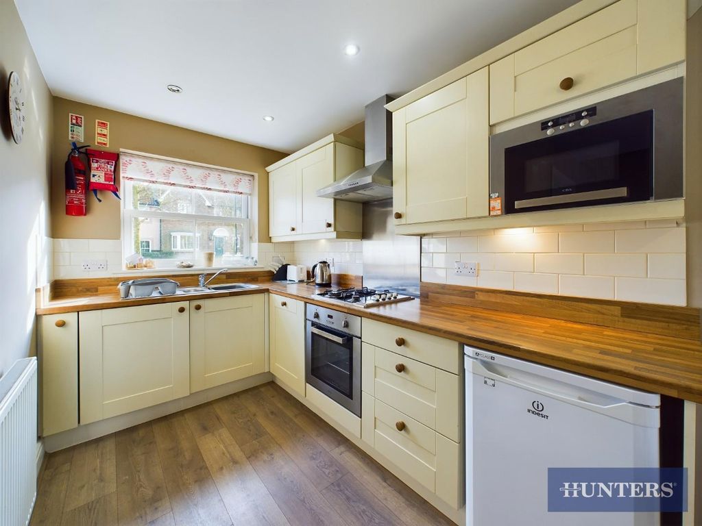 Property photo 3 of 12 Kitchen