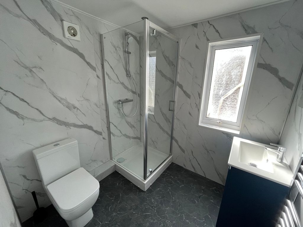 Property photo 2 of 9 A Modern And Clean Bathroom Featuring A Stylish Sh...