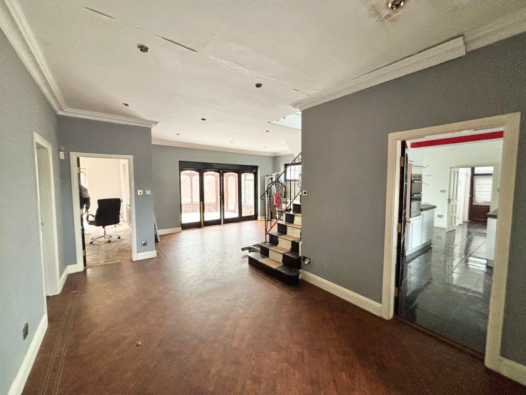 Property photo 3 of 24