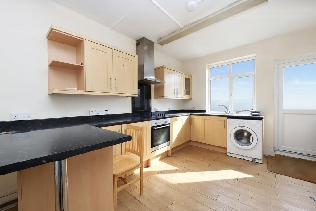 Property photo 2 of 8 Kitchen