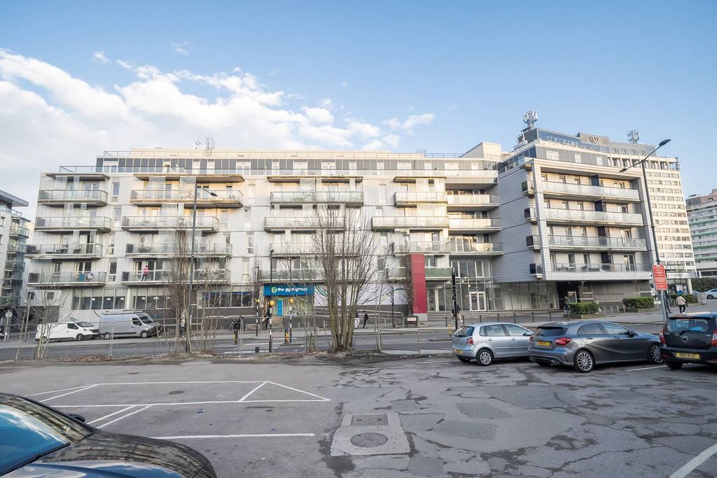 Property photo 2 of 18