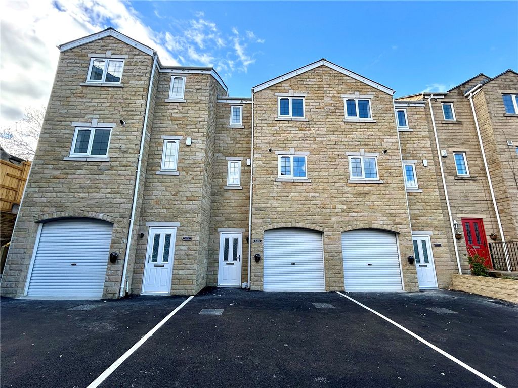 Property photo 1 of 17 External