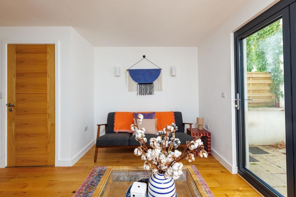 Property photo 1 of 27 60 Sydenham Road-24.Jpg