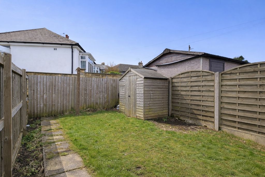 Property photo 2 of 17 Higgin Lane Ewemove Southowram (10)