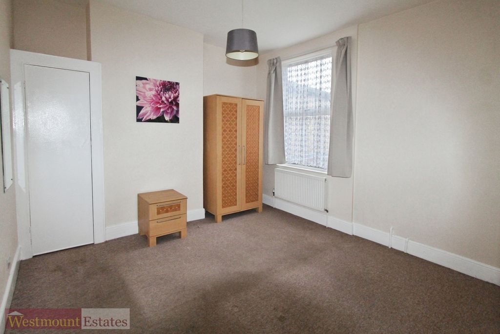 Property photo 3 of 7 Bedroom One