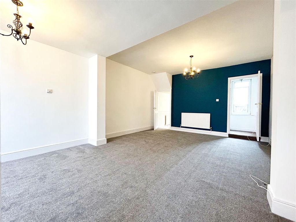 Property photo 2 of 11 Living Room