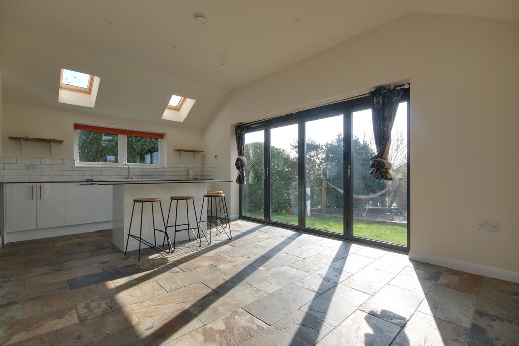 Property photo 3 of 15 Kitchen Diner