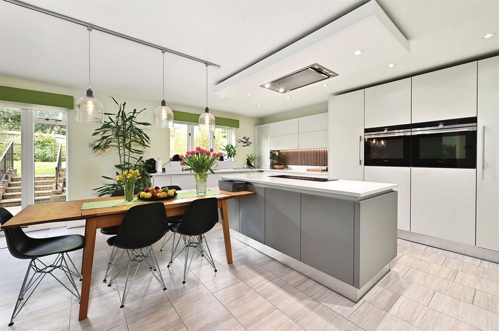 Property photo 2 of 28 Picture No. 19