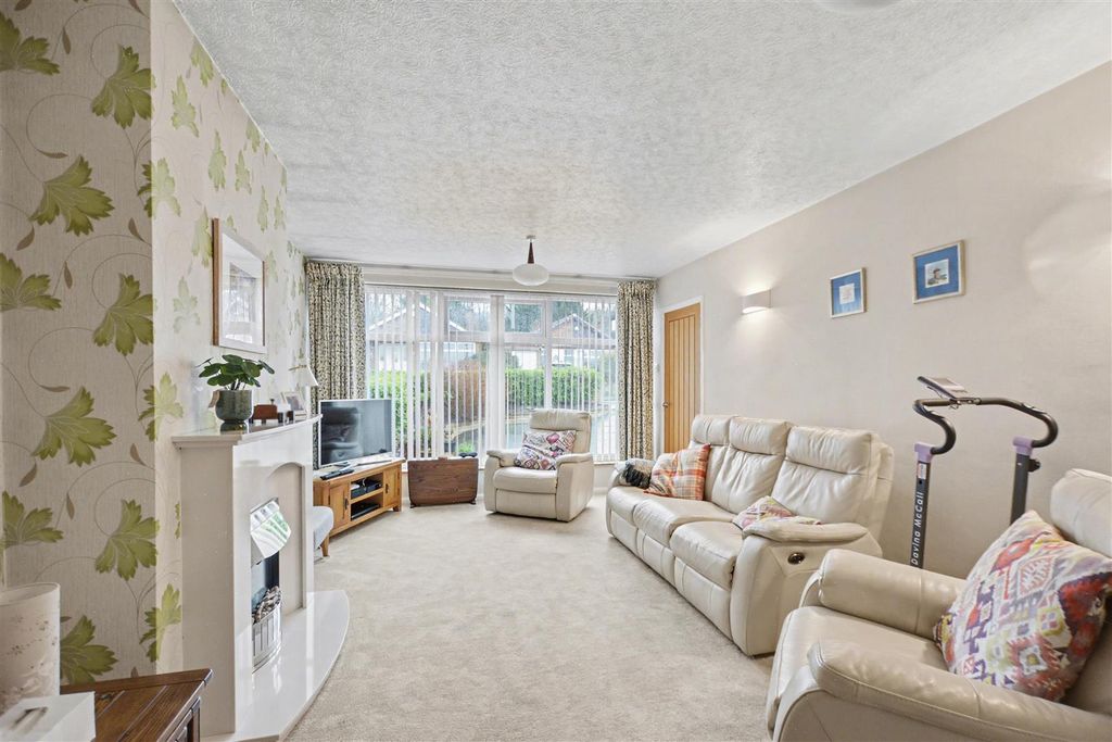 Property photo 2 of 28 Lounge_2.Jpeg