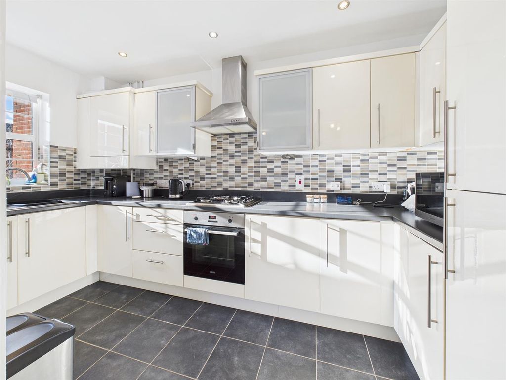 Property photo 2 of 9 Cam04907G0-Pr0150-Still007.Jpg