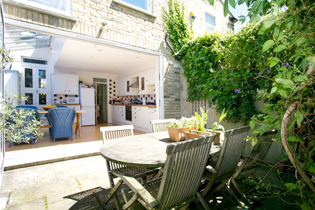 Property photo 2 of 8 Terrace
