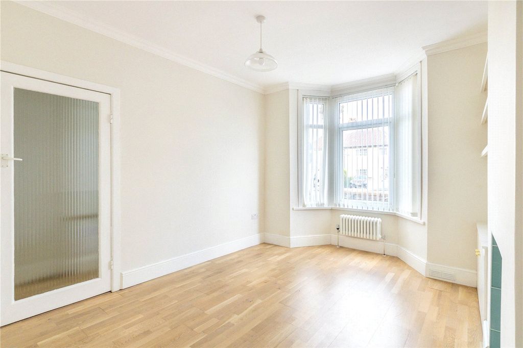 Property photo 3 of 22 Picture No. 09