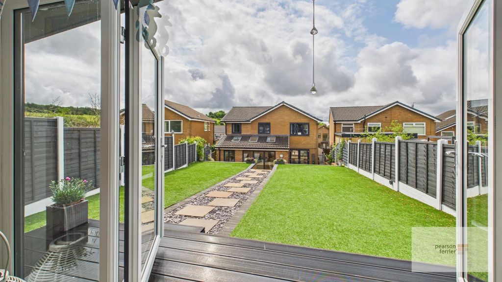 Property photo 2 of 27