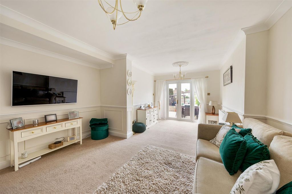 Property photo 2 of 28 Dale View Avenue E4