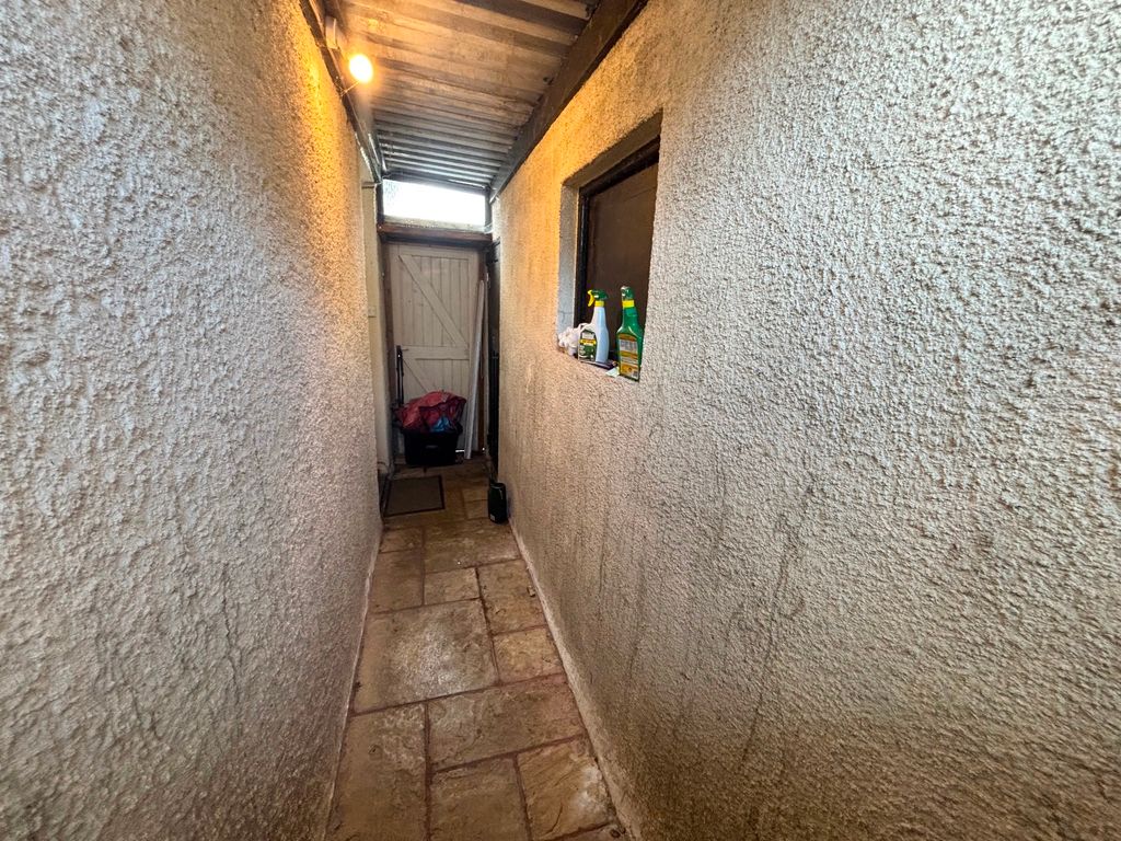 Property photo 3 of 38