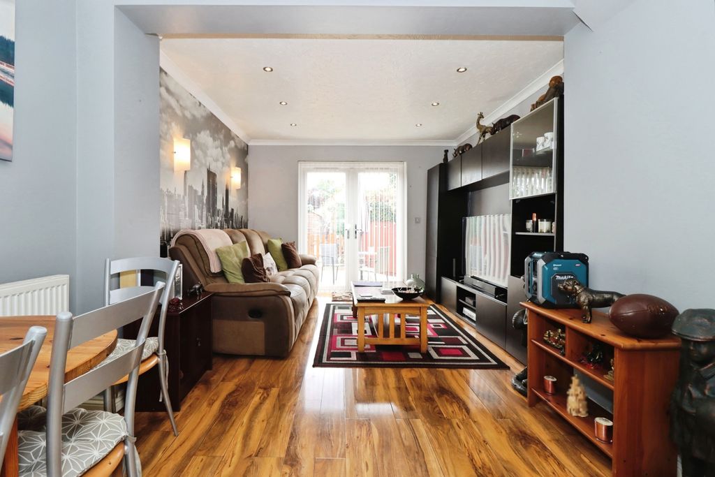Property photo 3 of 16 Pbox-Img.Jpg