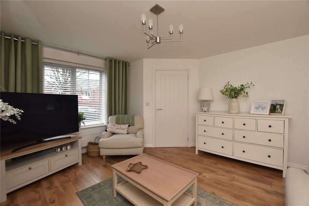 Property photo 3 of 22 Picture No. 18