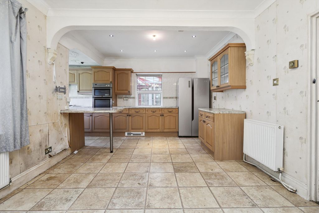 Property photo 2 of 16 Image