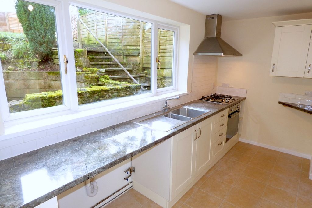 Property photo 3 of 11 Kitchen