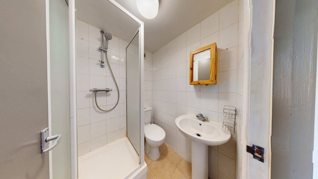 Property photo 3 of 10 Bathroom