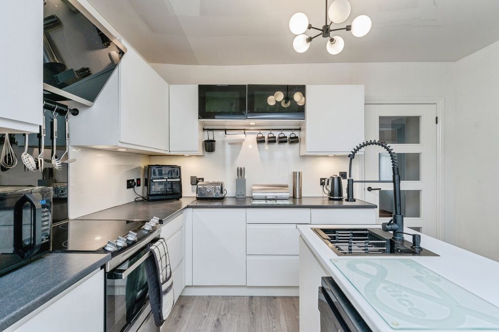 Property photo 3 of 20 Pbox-Img.Jpg