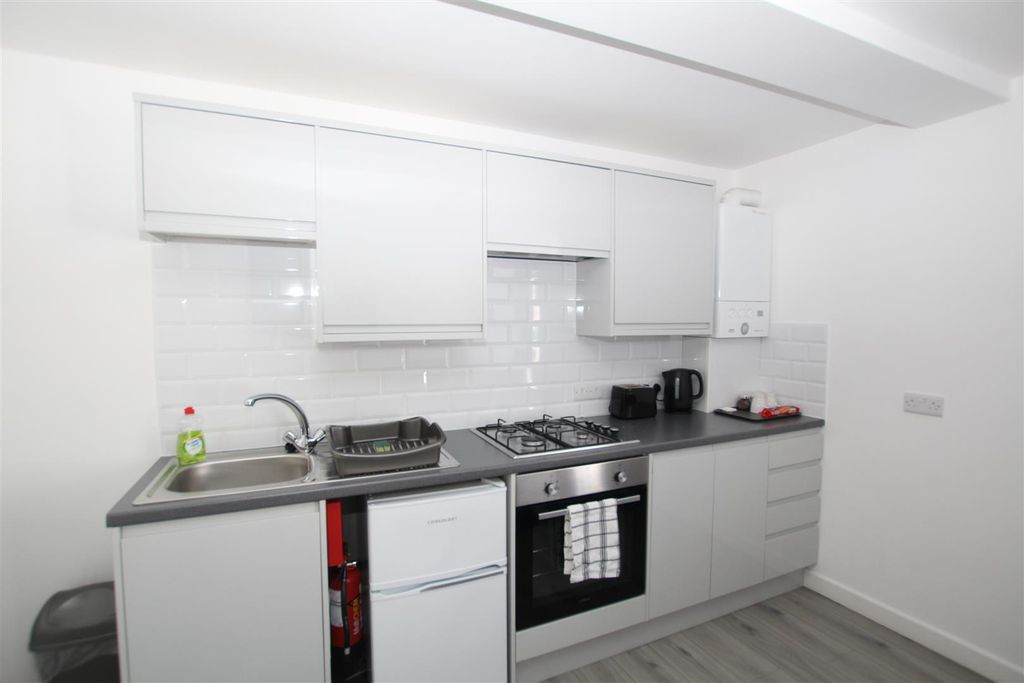 Property photo 3 of 7 Kitchen