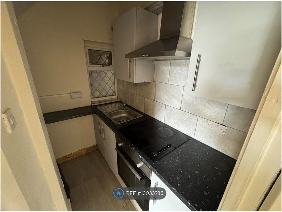 Property photo 3 of 7 Kitchen